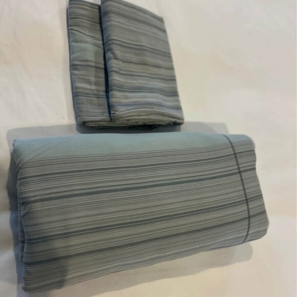 CALVIN KLEIN Grey King Striped Duvet Cover and 2 Shams Set - Picture 1 of 4